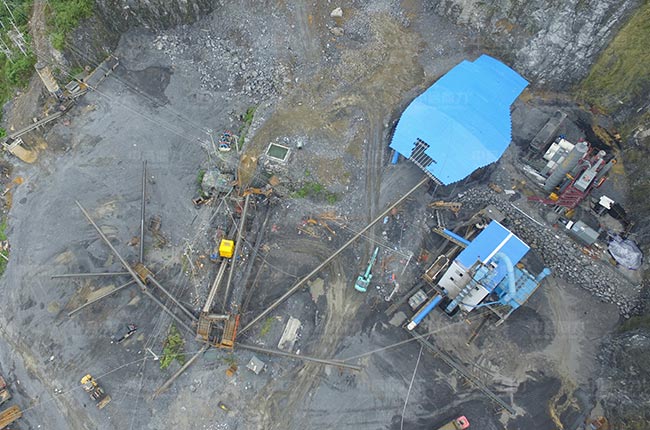 湖南鳳凰陡巖破時(shí)產(chǎn)400噸采石場