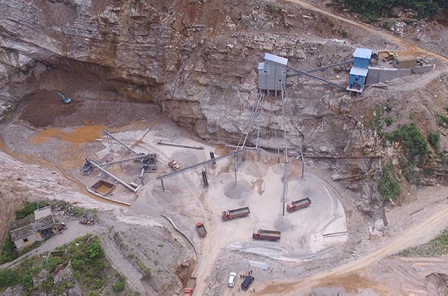 湖南懷化楓林采石場時(shí)產(chǎn)300噸碎石制砂生產(chǎn)線