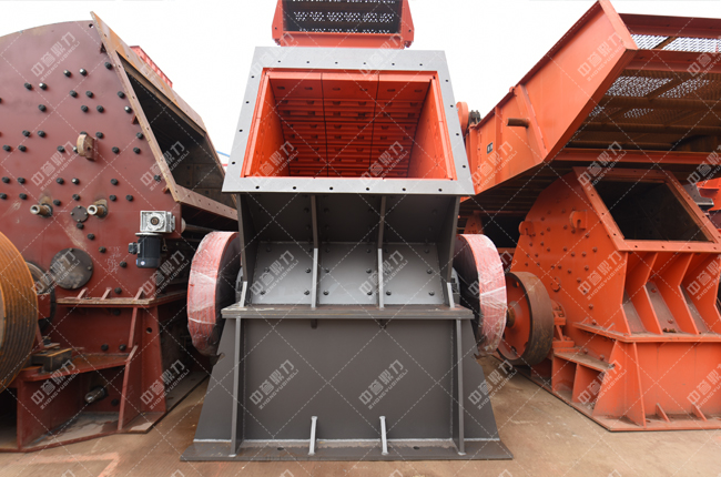 新鄉(xiāng)鼎力 佳二破整形滾筒式破碎機(jī)設(shè)備