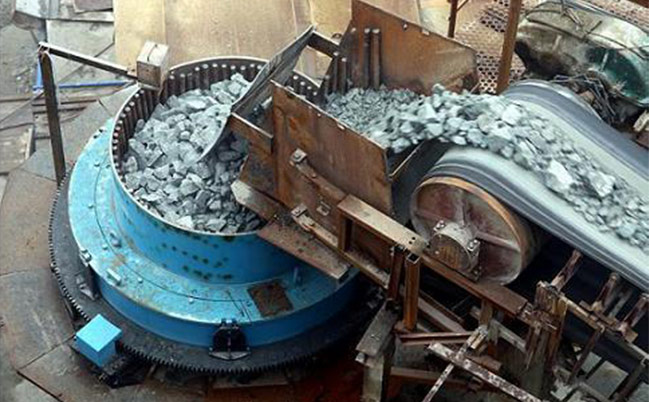 旋回破碎機(jī)生產(chǎn)現(xiàn)場(chǎng) 旋回破碎機(jī)生產(chǎn)現(xiàn)場(chǎng)