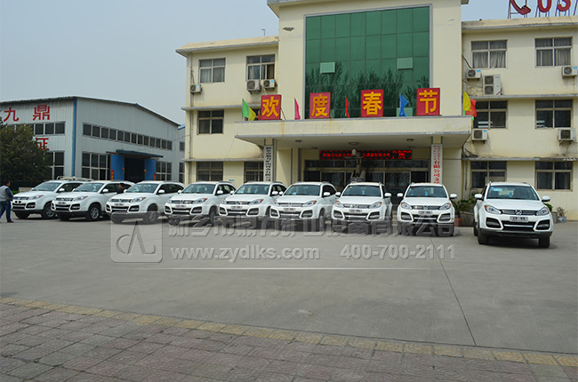 中譽鼎力破碎機廠家售后服務(wù)車輛 中譽鼎力破碎機廠家售后服務(wù)車輛