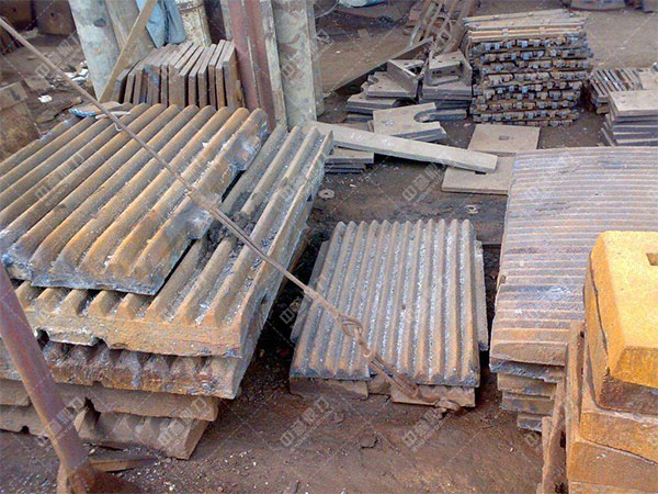 顎式破碎機(jī)的固定襯板 顎式破碎機(jī)的固定襯板