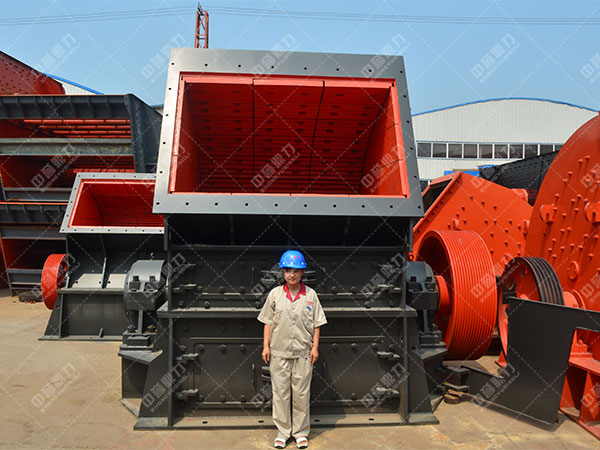 煤矸石錘式破碎機