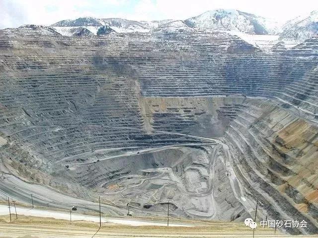 大型露天礦開采設(shè)計