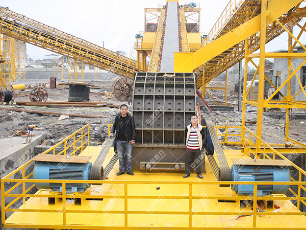 1512重型錘式破碎機(jī)