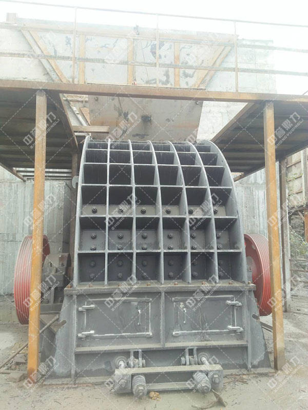 時(shí)產(chǎn)400噸磕石機(jī)