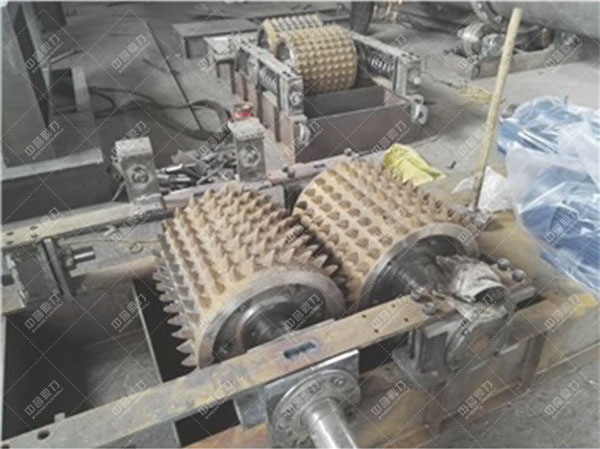 對(duì)輥式破碎機(jī)齒輪注意事項(xiàng)